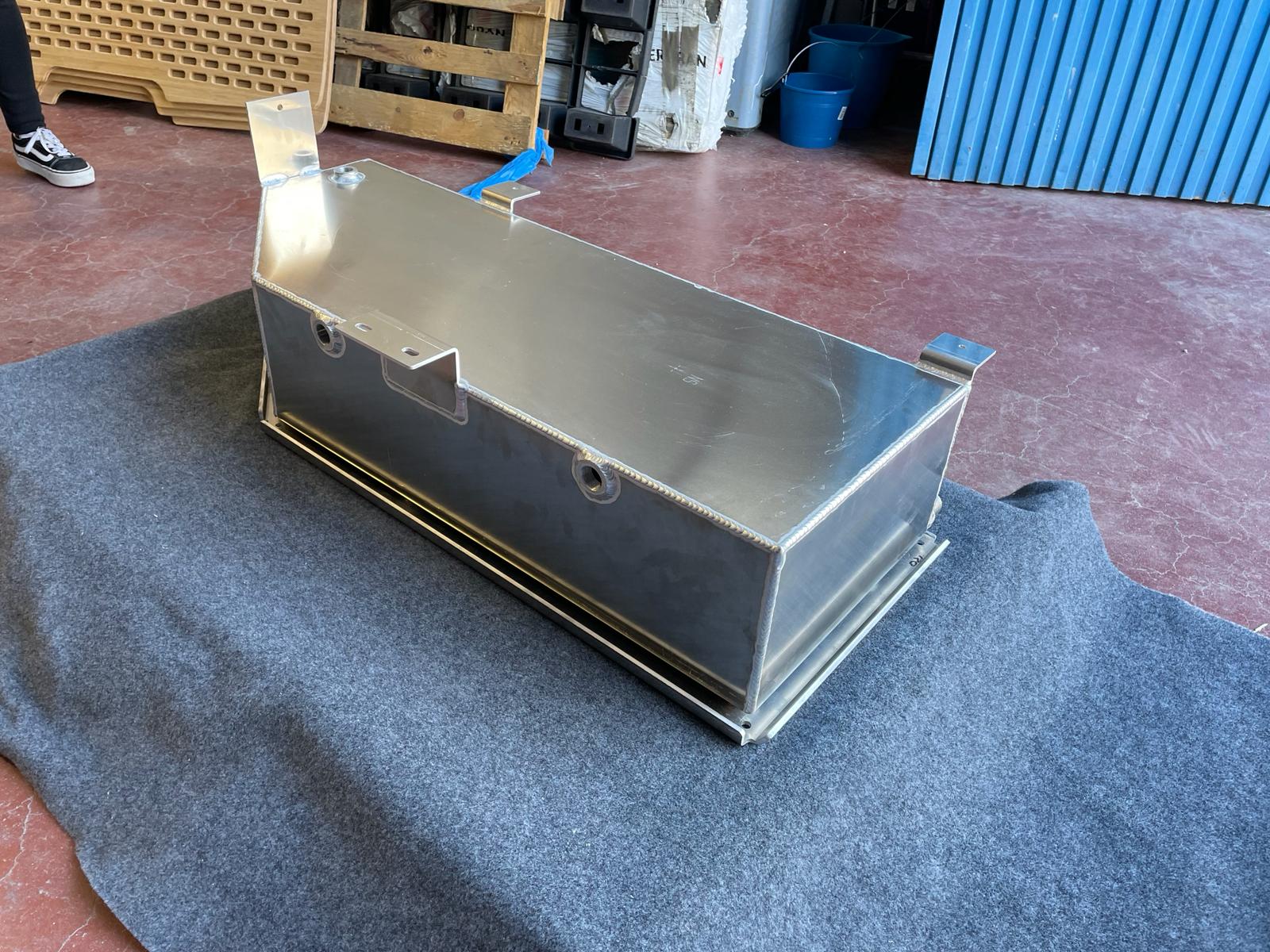 Wassertank 70 l  Unterflur aus Aluminium Fahrerseite - Abwasser für MAN TGE VW Crafter ab 2017