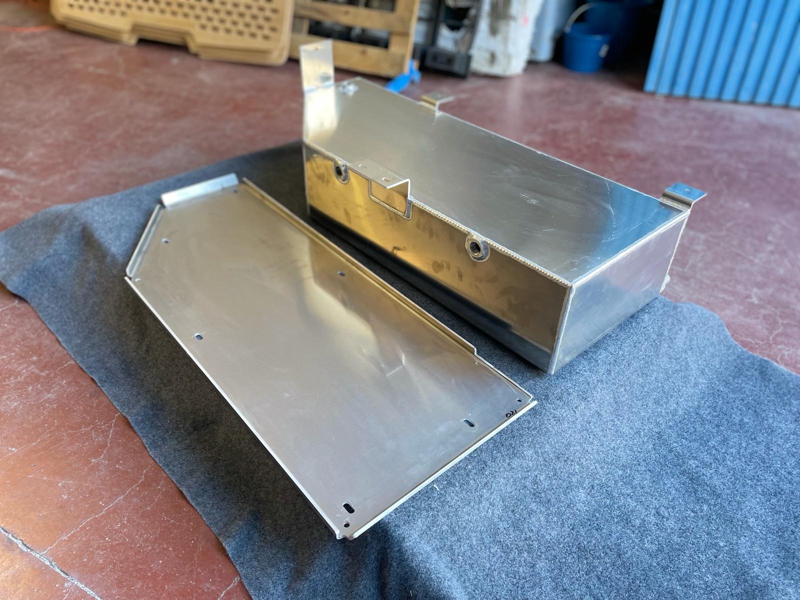 Wassertank 70 l  Unterflur aus Aluminium Fahrerseite - Abwasser für MAN TGE VW Crafter ab 2017