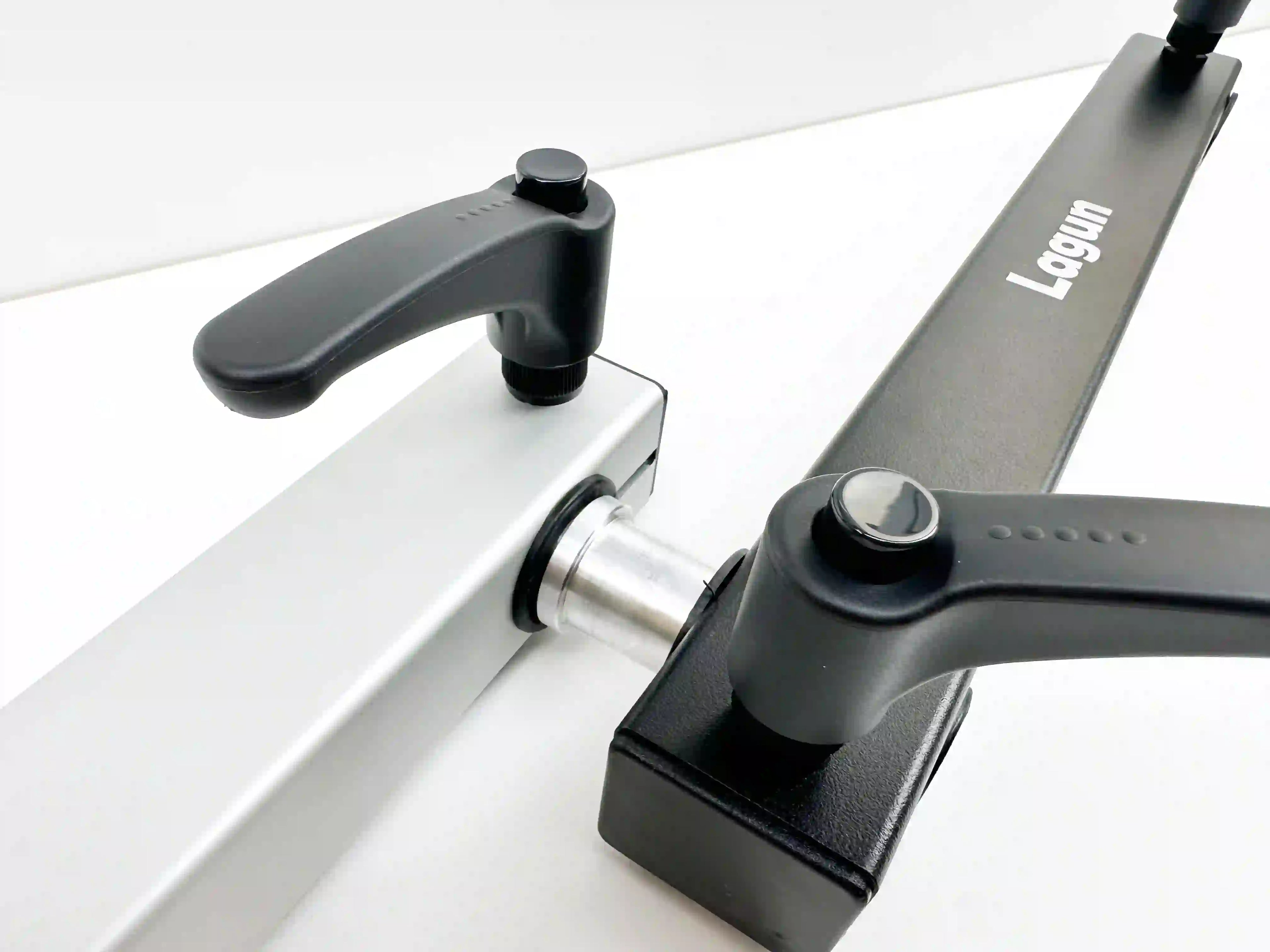 Lagun Tisch Bolzen zum Verbinden zweier Arme