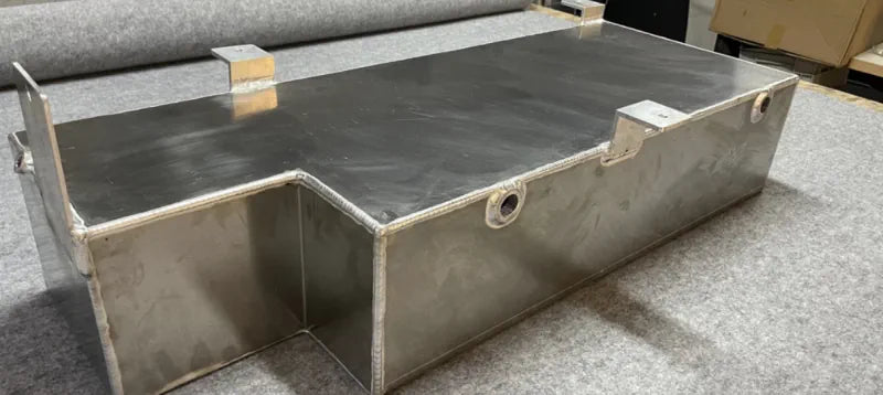 Wassertank 70 l  Unterflur aus Aluminium Fahrerseite - Abwasser für MAN TGE VW Crafter ab 2017