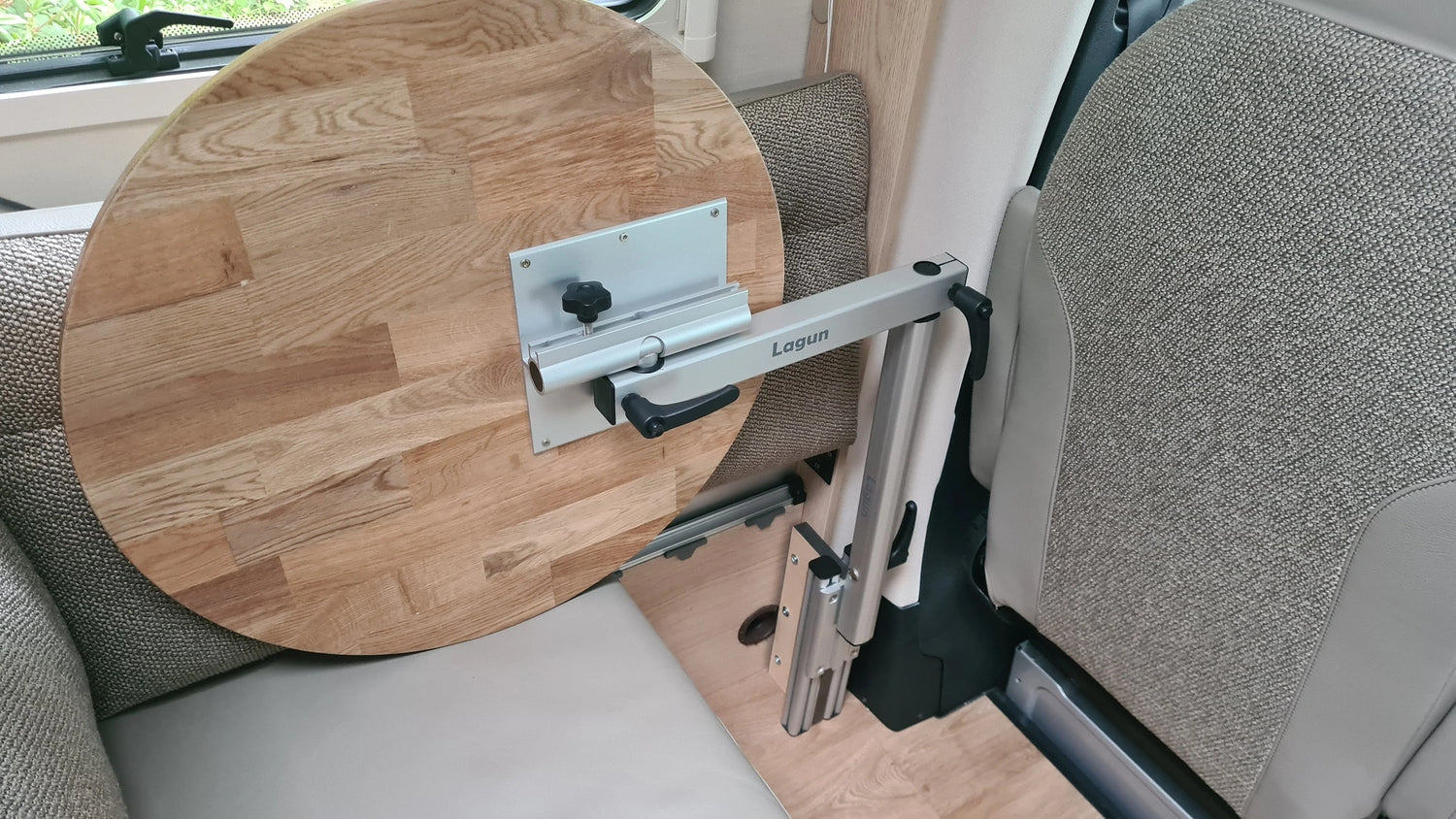 Plaque de montage sous table Lagun avec axe rotatif et rabattable